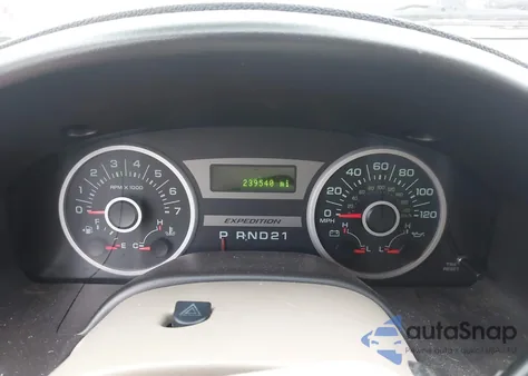 2005 Ford Expedition Eddie Bauer/King Ranch z USA, uszkodzony, nr VIN 1FMPU17515LA27428